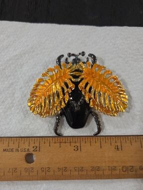 Decorative Beetle Accent Brooch/Pendant in Black and Gold